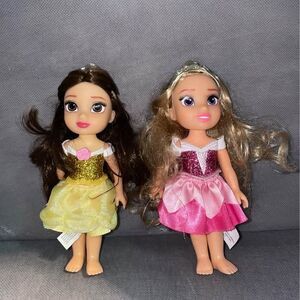 2 Disney Princesses